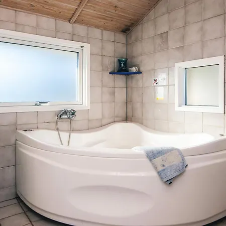 Seaside Haven With Open Terrace Nyaraló Sønder Bjert