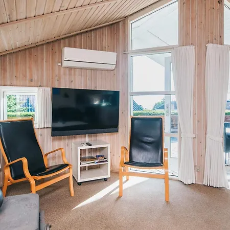 Nyaraló Seaside Haven With Open Terrace Sønder Bjert