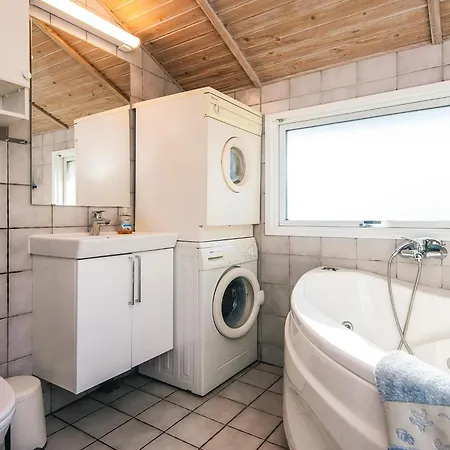 Nyaraló Seaside Haven With Open Terrace *