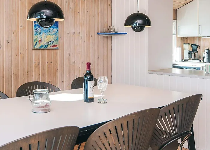 בית נופש Seaside Haven With Open Terrace *